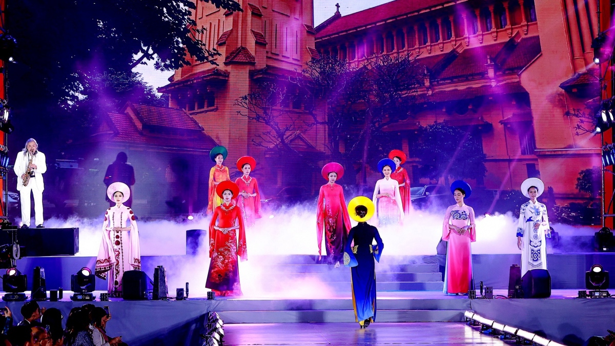 Hanoi Tourism Ao Dai Festival 2022 gets underway